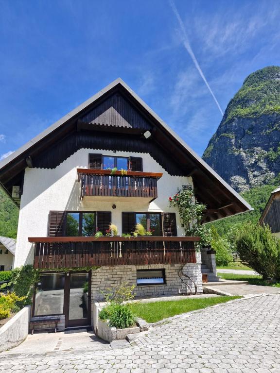 Nespecifikovaný výhled na hory nebo výhled na hory při pohledu z apartmánu