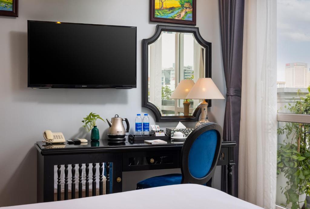 TV a/nebo společenská místnost v ubytování Golden Amour Hotel