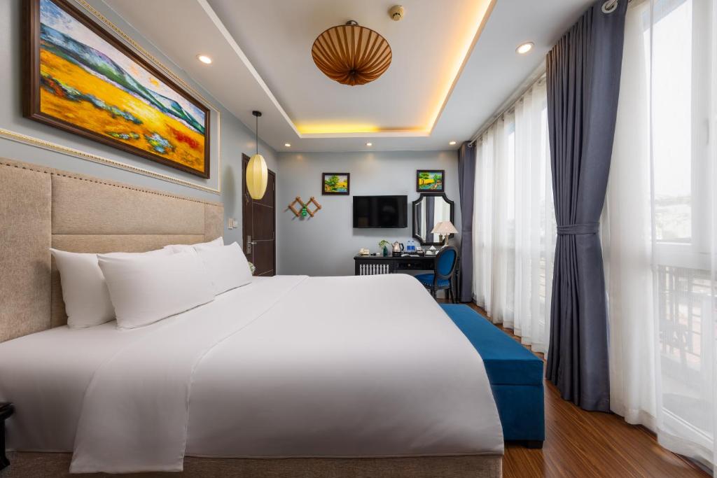 Postel nebo postele na pokoji v ubytování Golden Amour Hotel
