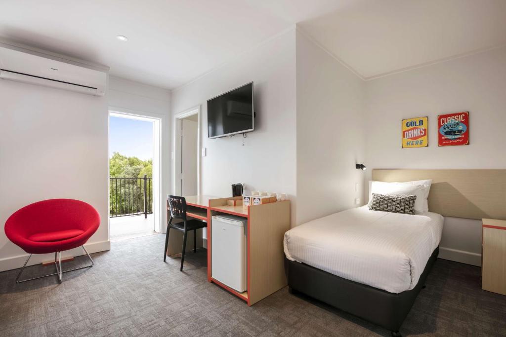 Nightcap at Camp Hill Hotel - Resim 4