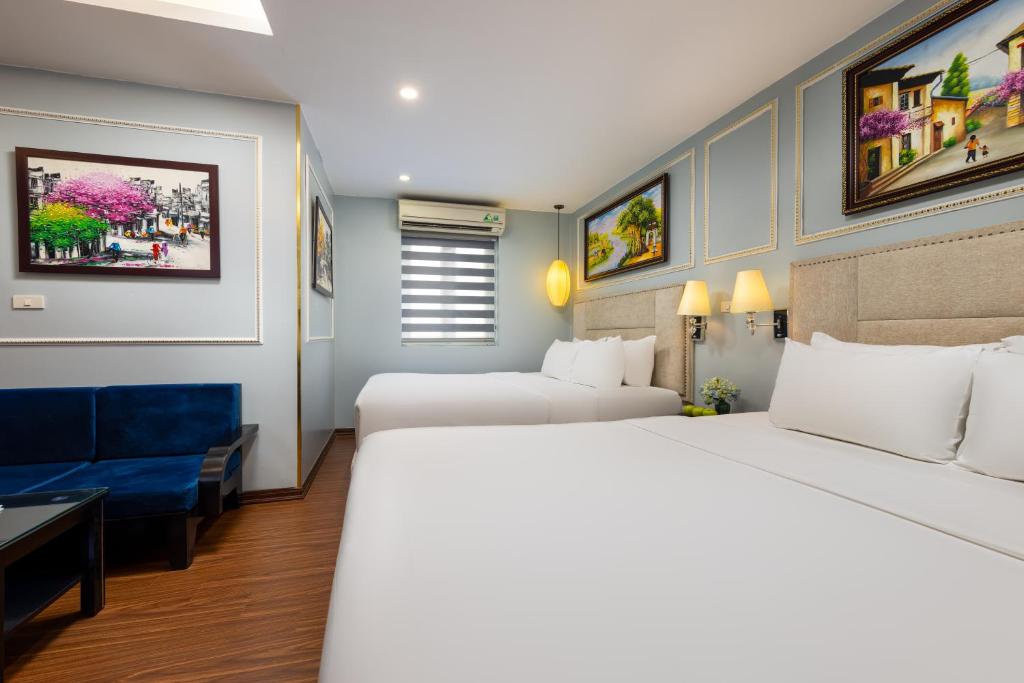 Postel nebo postele na pokoji v ubytování Golden Amour Hotel