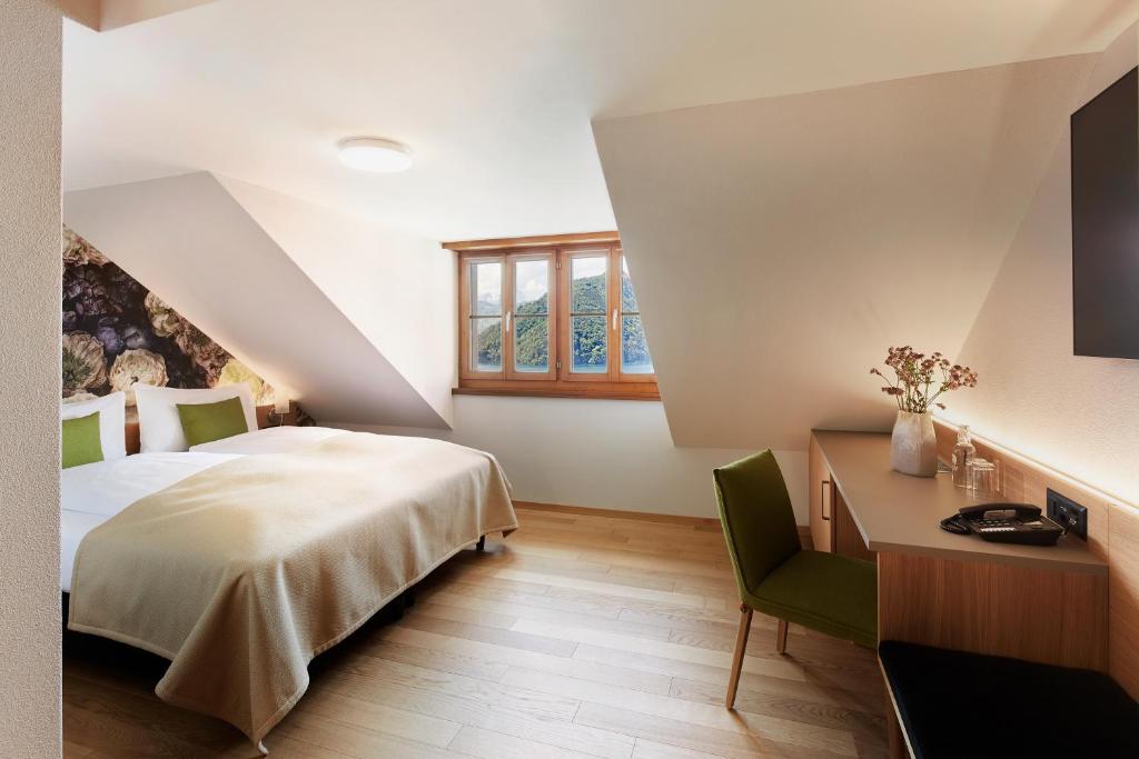 Postel nebo postele na pokoji v ubytování See- und Seminarhotel FloraAlpina Vitznau