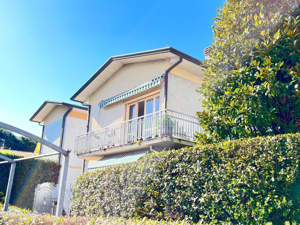 Το κτήριο όπου στεγάζεται  το διαμέρισμα