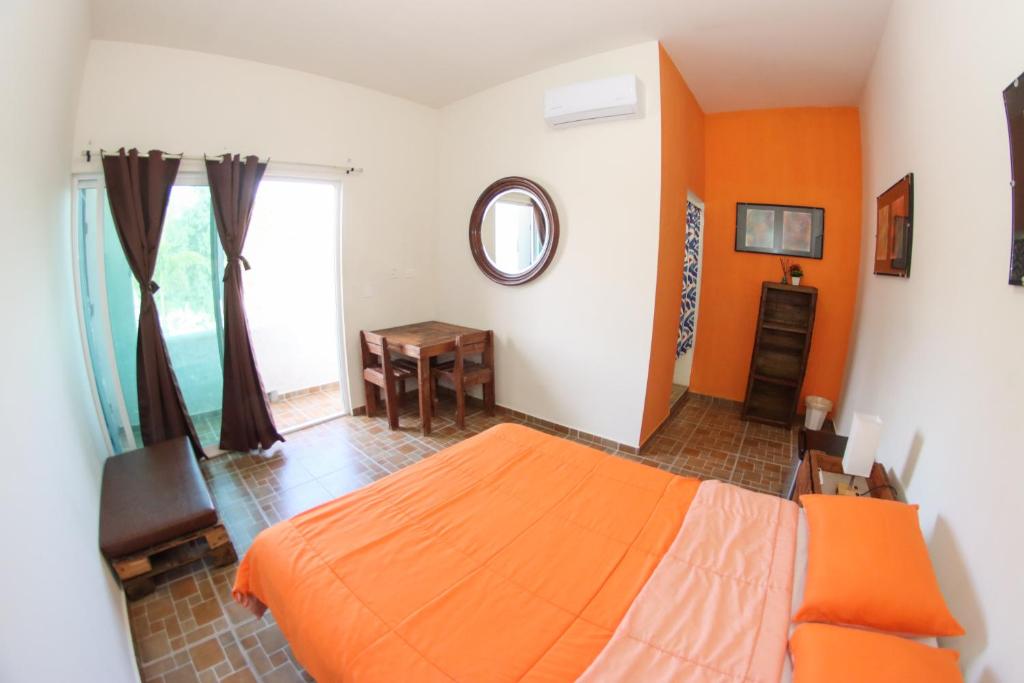 En eller flere senge i et værelse på Casa Pax - Habitación El Atardecer Dorado a Pasos del Mar