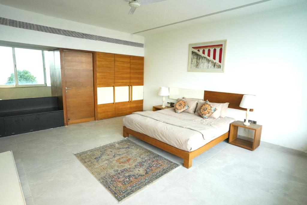 Postel nebo postele na pokoji v ubytování GOA BLUE SEA 3Bhk Villa with 2 Pvt Pools