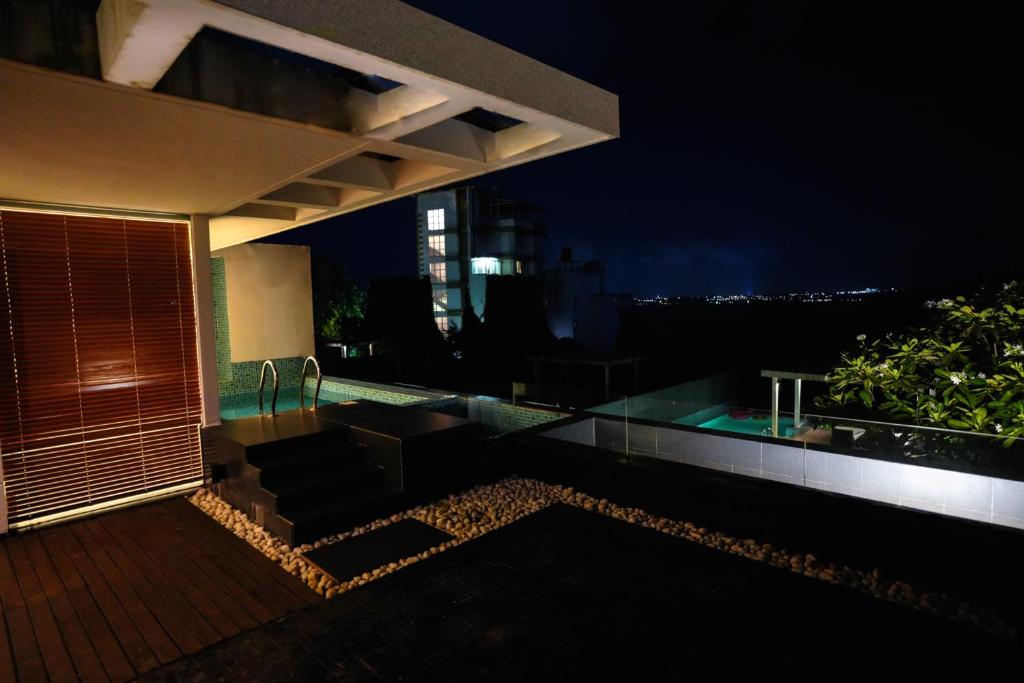 Bazén v ubytování GOA BLUE SEA 3Bhk Villa with 2 Pvt Pools nebo v jeho okolí