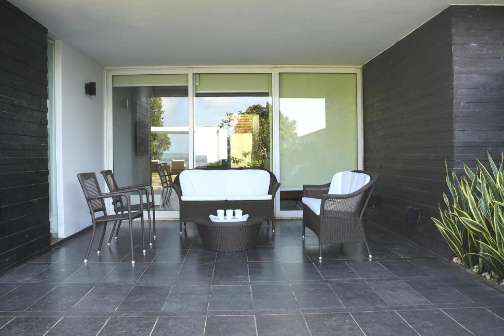 Posezení v ubytování GOA BLUE SEA 3Bhk Villa with 2 Pvt Pools