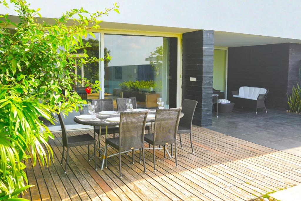 Patio nebo venkovní prostory v ubytování GOA BLUE SEA 3Bhk Villa with 2 Pvt Pools