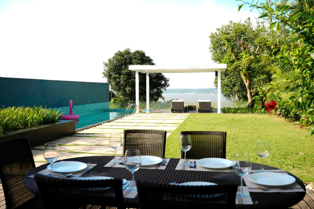 Zahrada ubytování GOA BLUE SEA 3Bhk Villa with 2 Pvt Pools