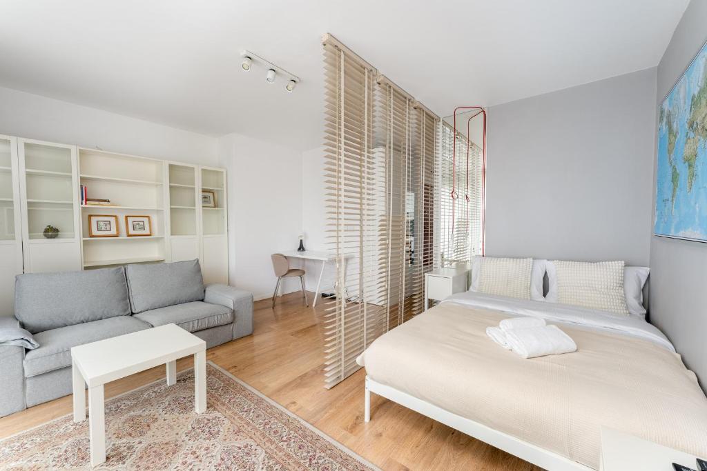 Ένα ή περισσότερα κρεβάτια σε δωμάτιο στο Lindego Park Comfy Studio by BookingHost
