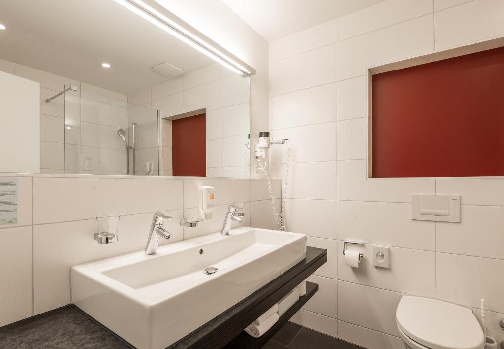 Koupelna v ubytování Hotel Alpina Luzern