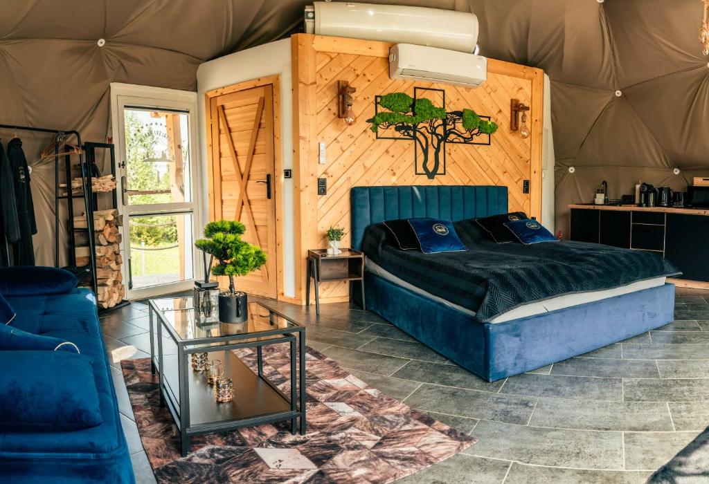 Posezení v ubytování Góralski Harem Osada Glamp & Glass z Jacuzzi i Balią