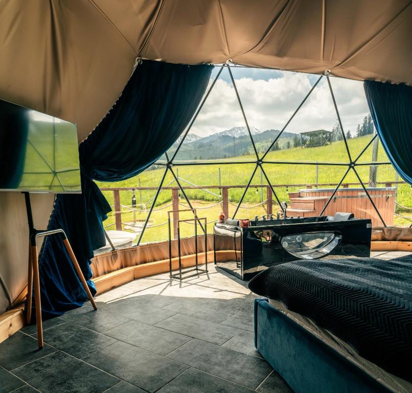 Nespecifikovaný výhled na hory nebo výhled na hory při pohledu z luxury tent