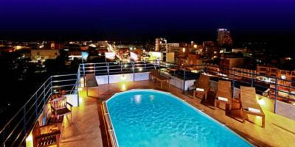 Bazén v ubytování Hua Hin Loft nebo v jeho okolí