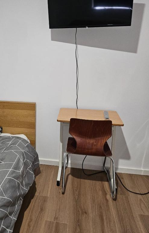 TV a/nebo společenská místnost v ubytování Maruve Guesthouse 12 min from Melb airport