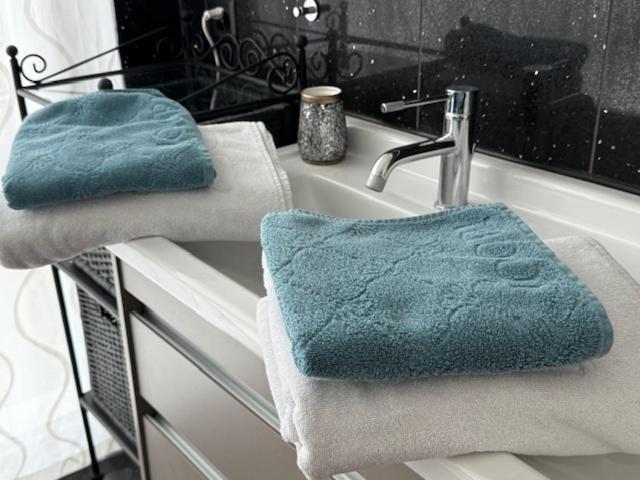 Postel nebo postele na pokoji v ubytování Deluxe Doppelzimmer mit Pool und Aussicht