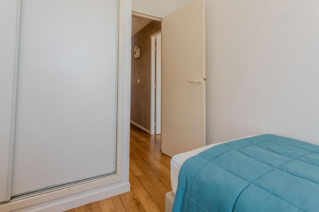 Postel nebo postele na pokoji v ubytování Villa Cap Esterel Vue Mer