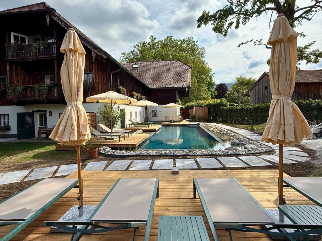 Bazén v ubytování Der Schlosswirt zu Anif - Biedermeierhotel und Restaurant nebo v jeho okolí