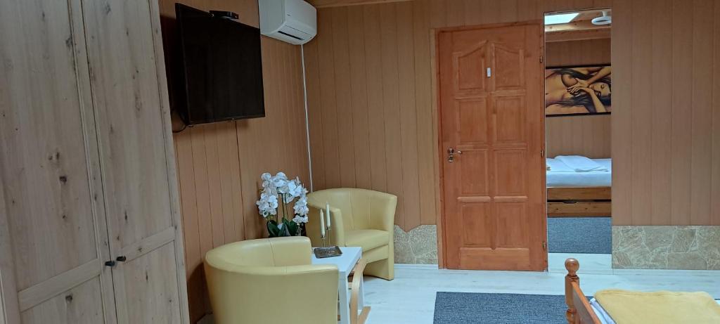 Posedenie v ubytovaní BpR P3 Lodge Apartment with A/C