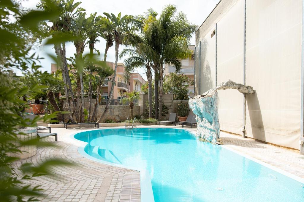 Bazén v ubytování UNICO Albatres Palace Salento by Life Resorts nebo v jeho okolí