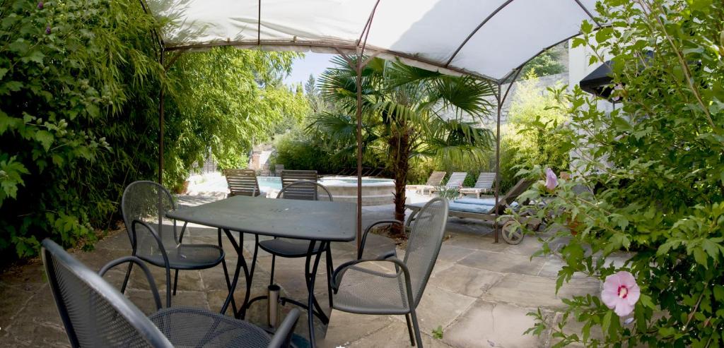 Zahrada ubytování Hôtel la Fête en Provence