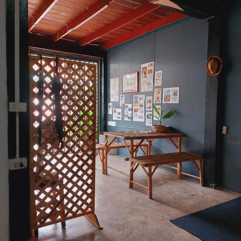 Posezení v ubytování Baan Baan Hostel