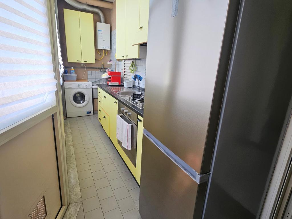 Kuchnia lub aneks kuchenny w obiekcie Seaview Apartment by the Beach in Sicily