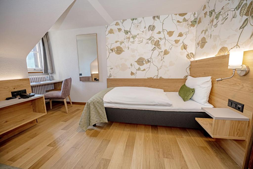 Postel nebo postele na pokoji v ubytování See- und Seminarhotel FloraAlpina Vitznau