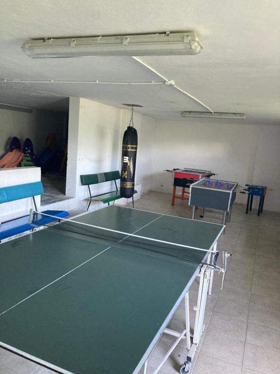 Stolní tenis v ubytování Kosmopolitan Residence nebo okolí