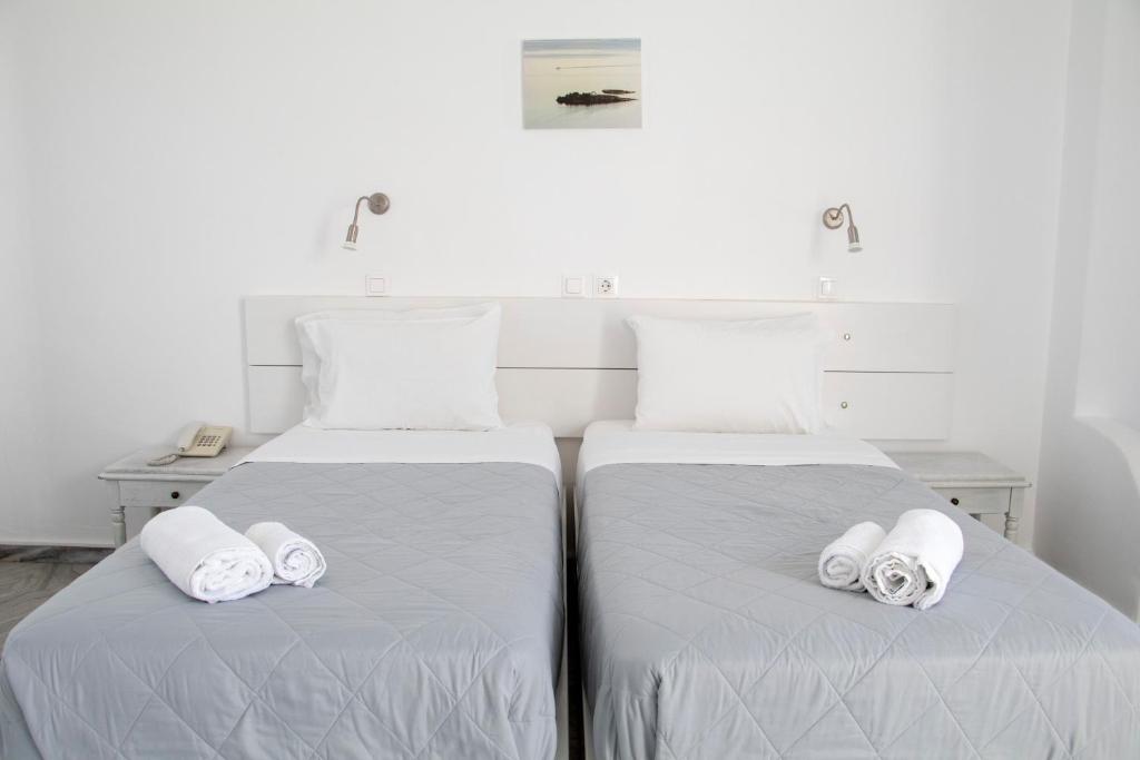 Postel nebo postele na pokoji v ubytování Hotel Manos