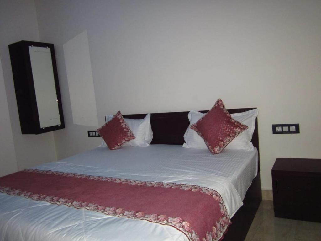 Postel nebo postele na pokoji v ubytování Hotel Dashrath Residency