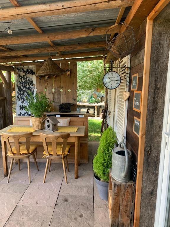Patio nebo venkovní prostory v ubytování Cab’âne