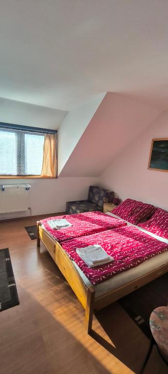 Postel nebo postele na pokoji v ubytování Joós Apartman