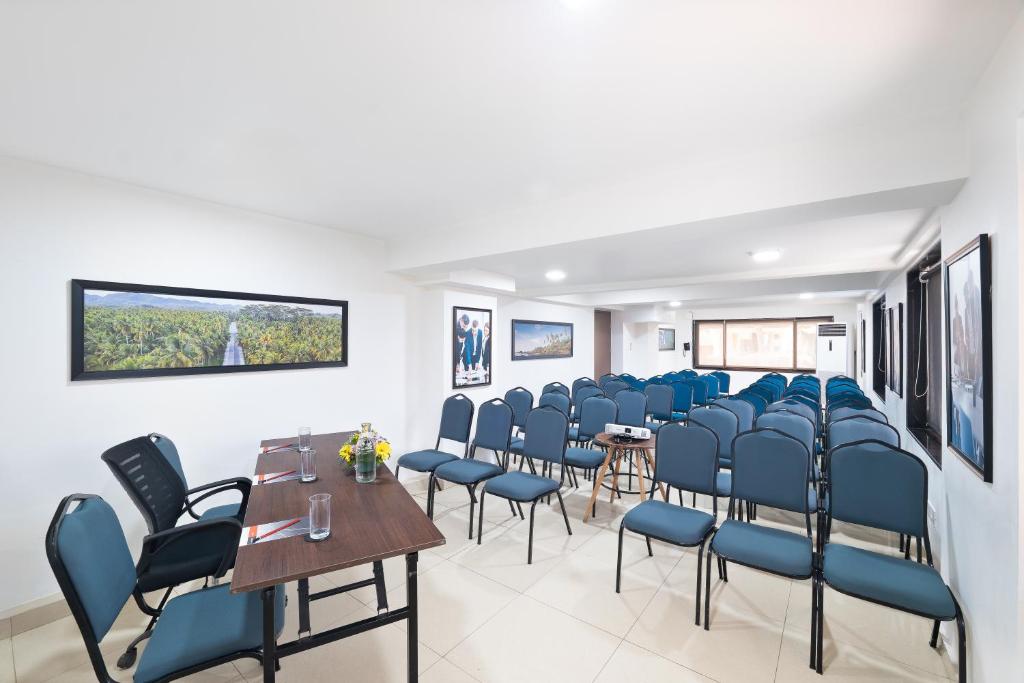 Posezení v ubytování BSG Porvorim Regency Hotel Goa