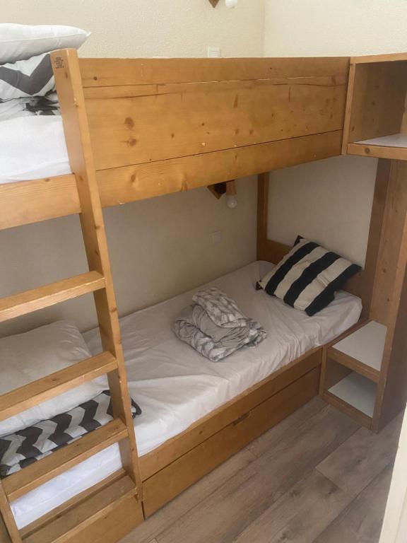 a bunk bed in a room with two bunk beds at Val Thorens Appartement Cosy centre station in Val Thorens