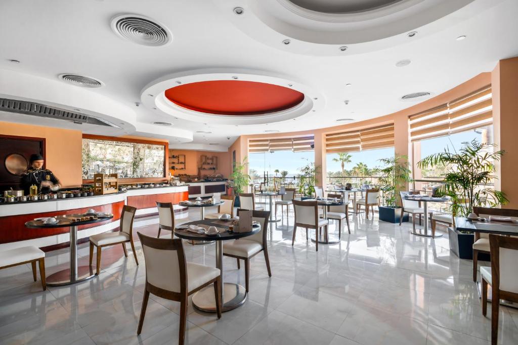 Restaurace v ubytování Royal Savoy Sharm El Sheikh