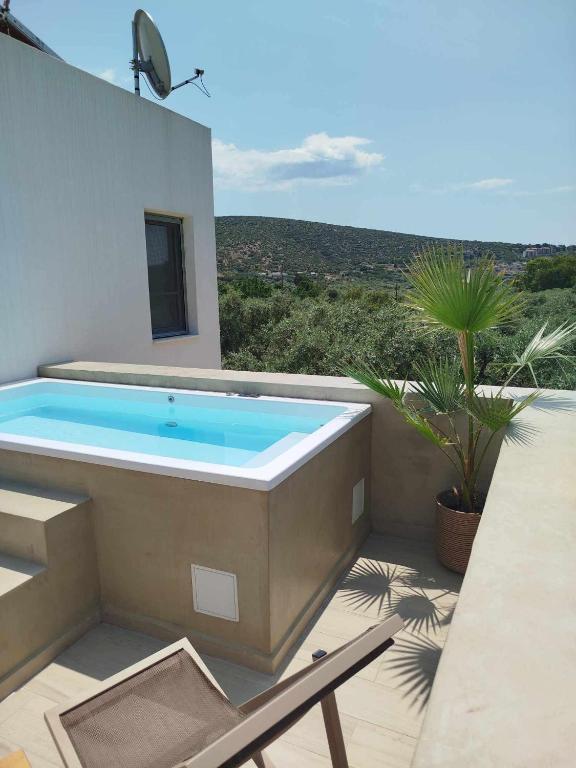 Bazén v ubytování Azzure Luxury Suites nebo v jeho okolí