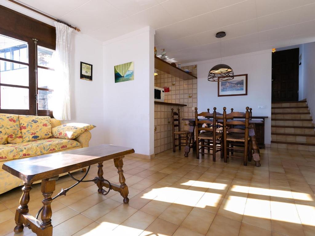 Posedenie v ubytovaní JOAN MARGARIT 3-A - Apartamento en el Puig Rom (Roses) con piscina comunitaria, con magnificas vistas al mar. - ES-228-106