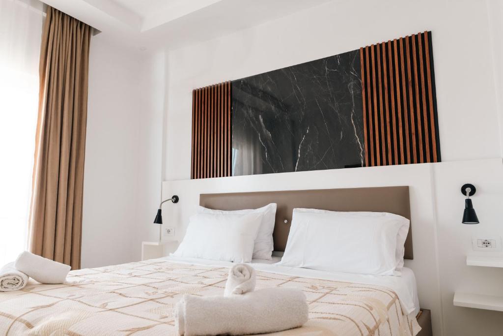 Postel nebo postele na pokoji v ubytování Helia Seaside Hotel