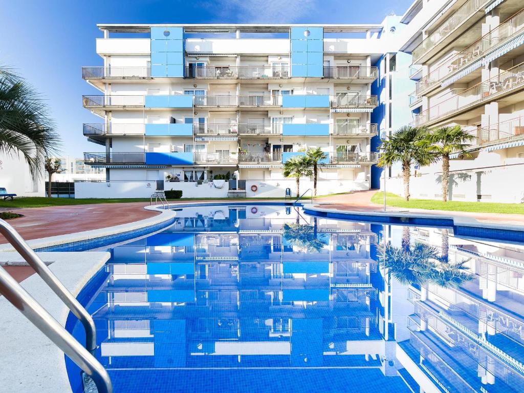 Appartement à Roses avec piscine, proche plage et commerces, idéal pour familles