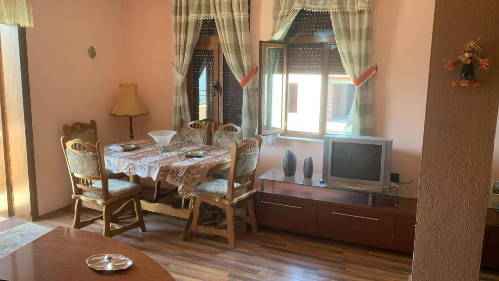 Televisyen dan/atau pusat hiburan di City view apartment Pogradec