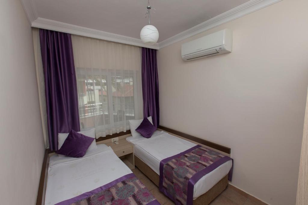 Postel nebo postele na pokoji v ubytování Sırma Hotel
