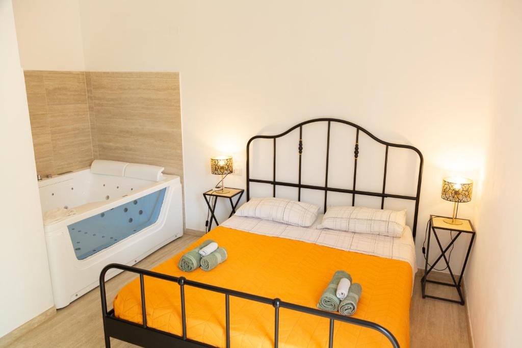 Postel nebo postele na pokoji v ubytování Maris Suite - Appartamento con vasca idromassaggio