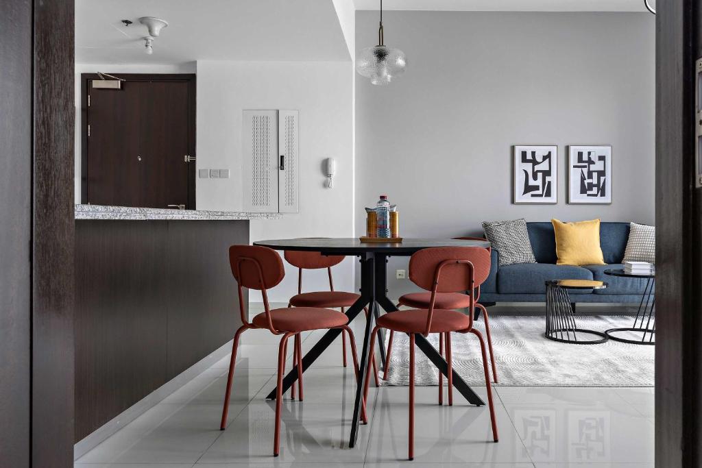 Posezení v ubytování Silkhaus Spacious 1 BDR Al Fay Park Nearby