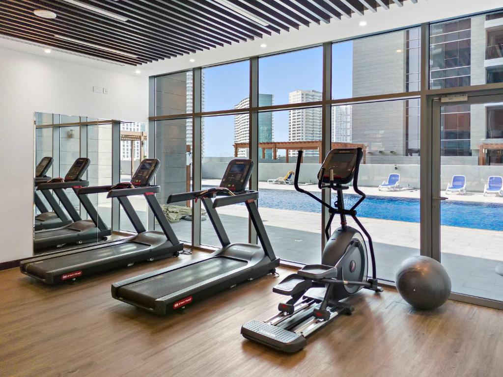 Fitness centrum a/nebo fitness zařízení v ubytování Silkhaus Spacious 1 BDR Al Fay Park Nearby