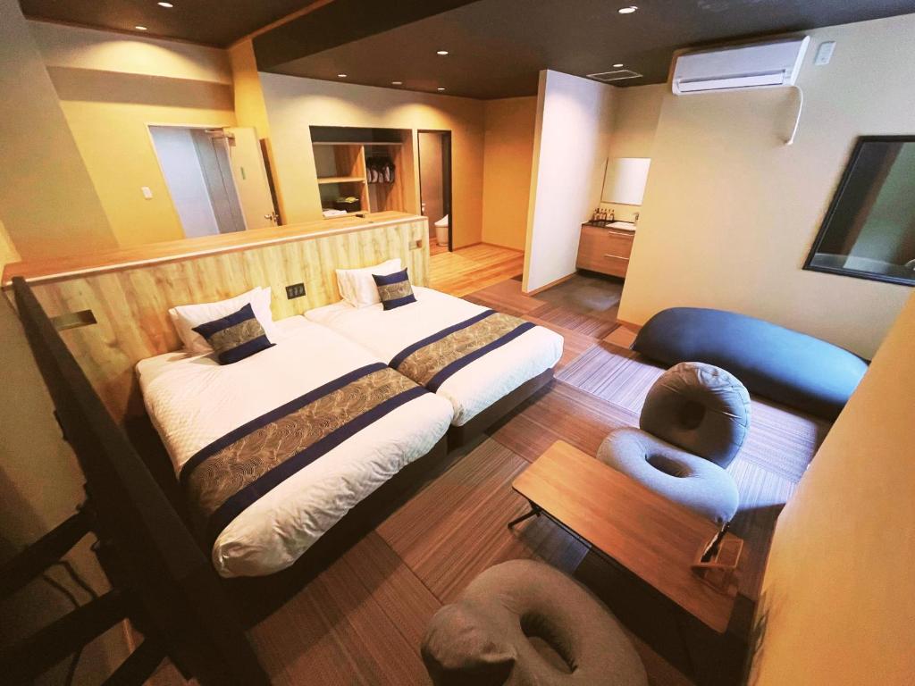 Postel nebo postele na pokoji v ubytování Livemax Resort Sanuki Shionoe Onsen