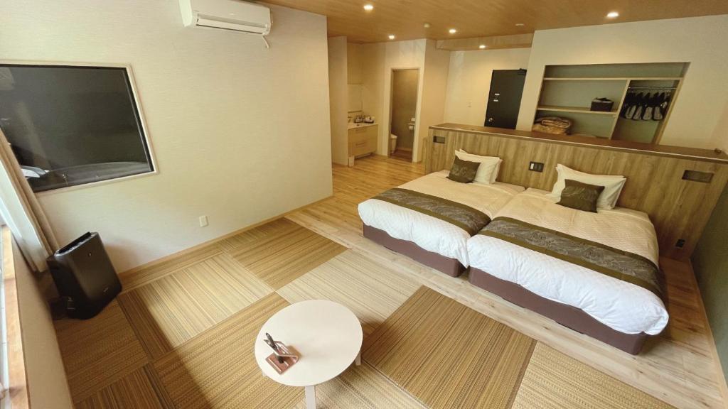 Postel nebo postele na pokoji v ubytování Livemax Resort Sanuki Shionoe Onsen