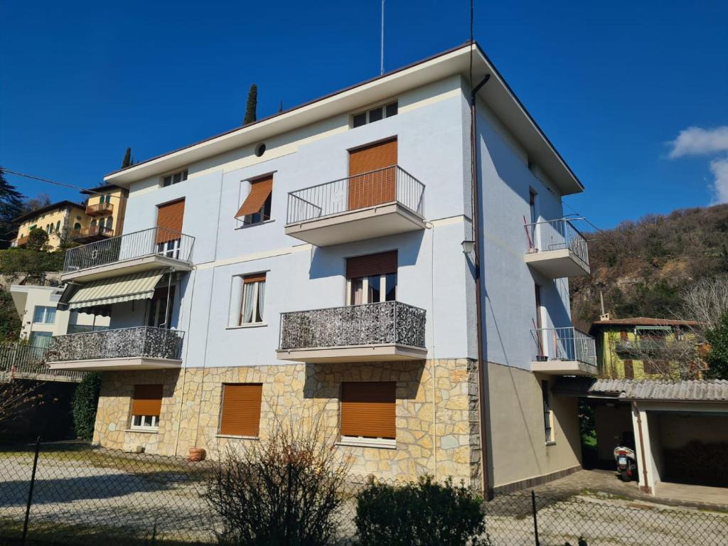 Το κτήριο όπου στεγάζεται  το διαμέρισμα