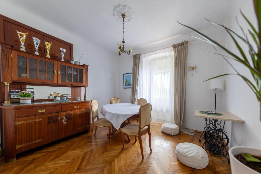 a kitchen with a table and chairs in a room at Casa Tradizionale Volosko in Opatija