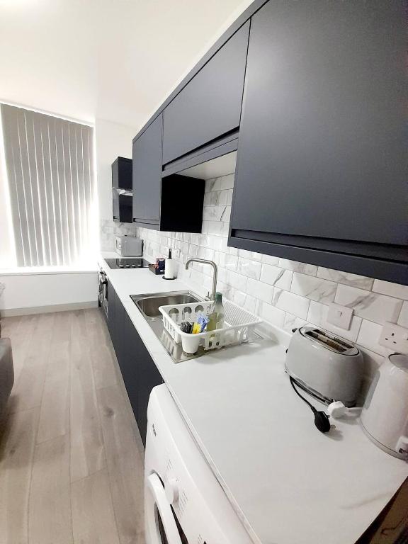 Kuchyň nebo kuchyňský kout v ubytování 1 & 2 Bed Apartments - Desborough, Kettering, WIFI, Family, Parking